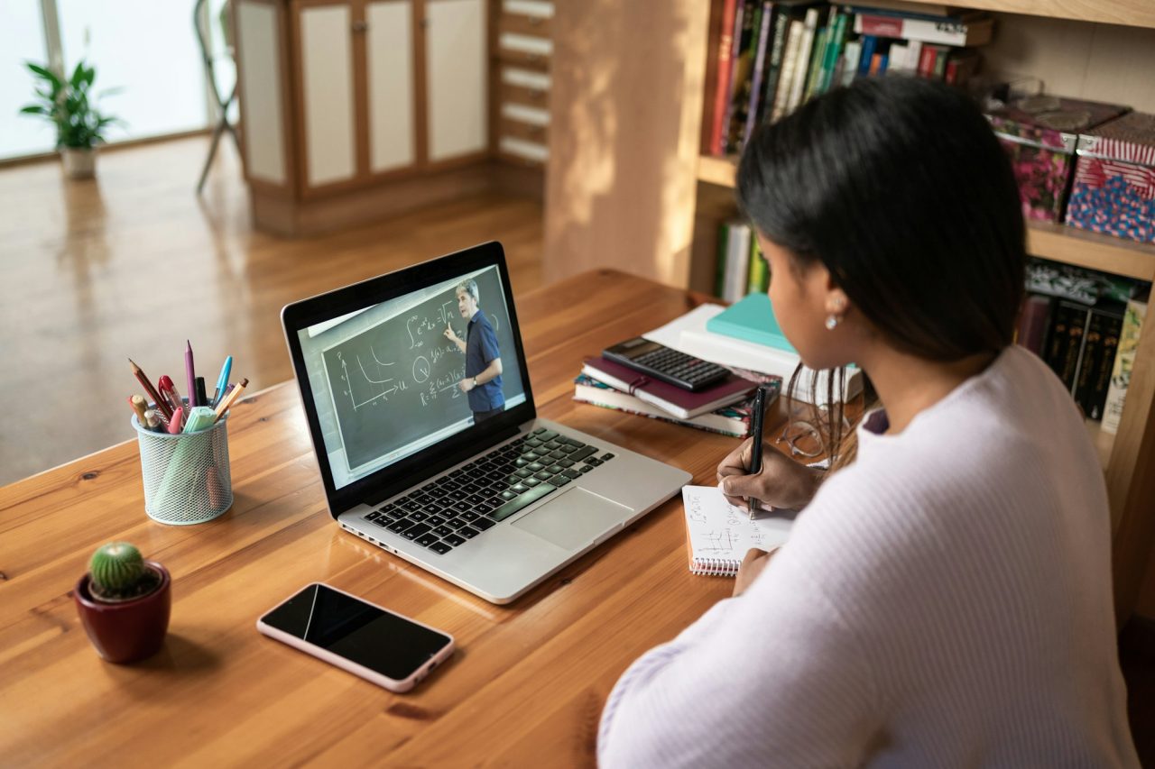 The Theory Behind Electronics – A Beginners Guide